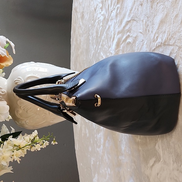 Chloe Bailey Two Toned Navy Bag - Picture 4 of 13